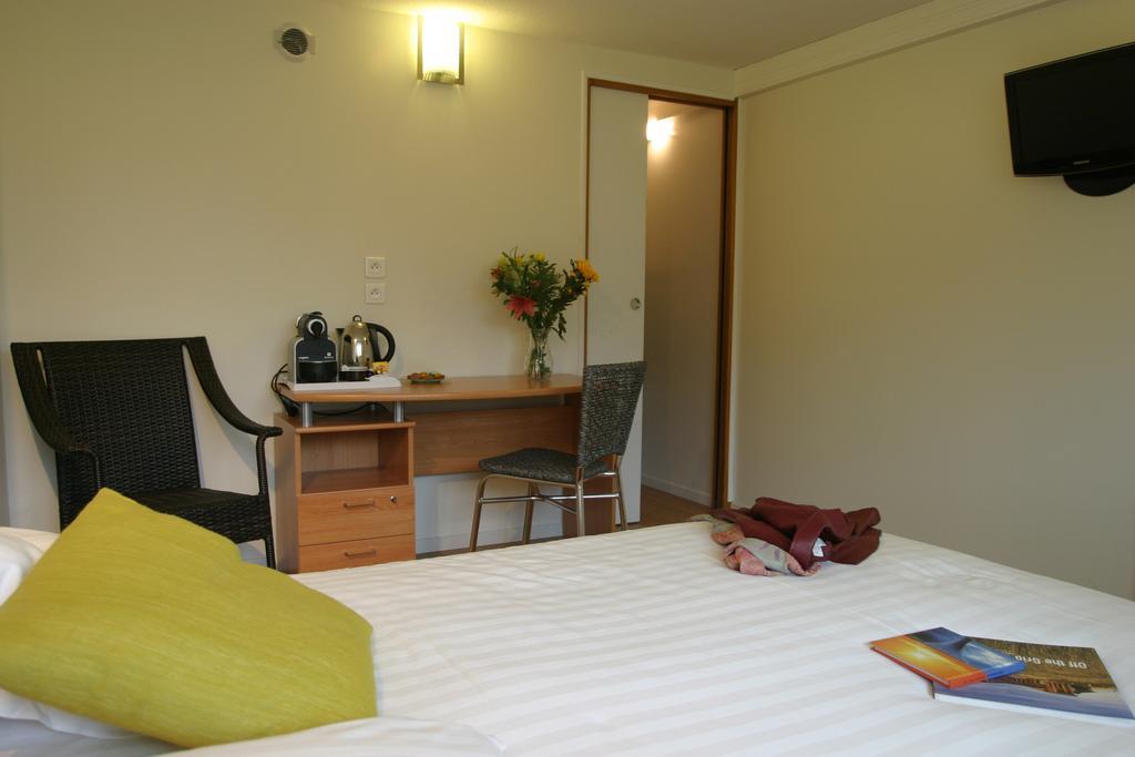 Hotel Pierre Blanche Chatillon-en-Michaille ห้อง รูปภาพ